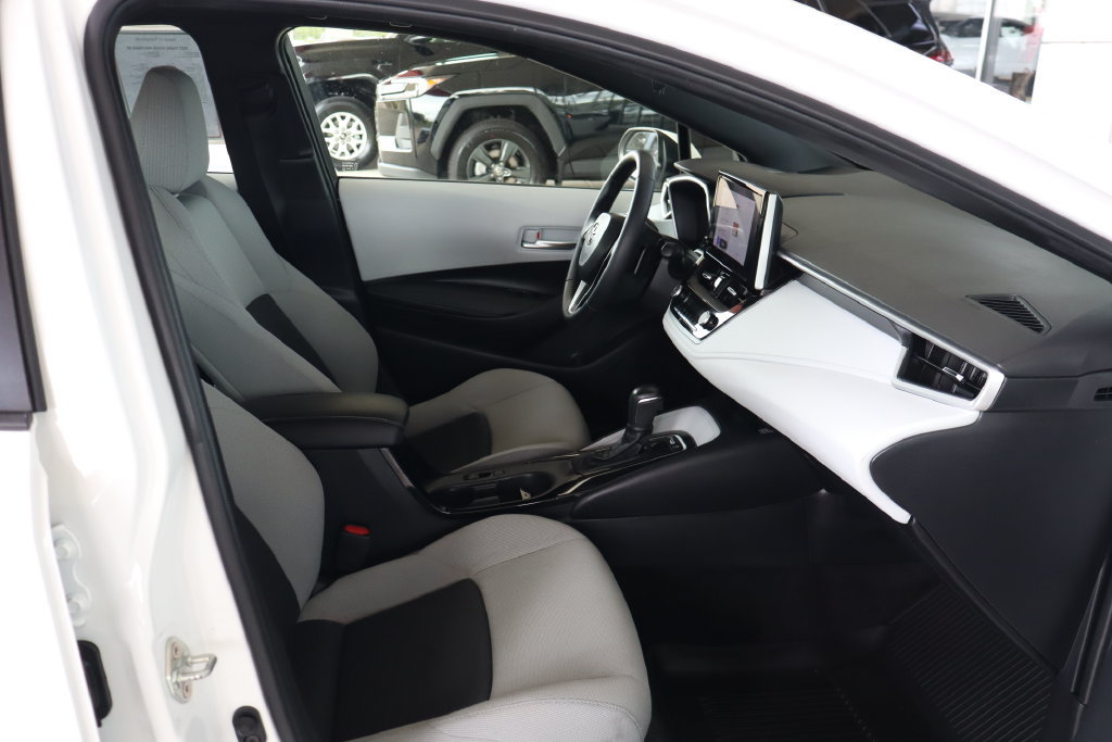 Used 2025 Toyota Corolla SE w/ SE Package FWD image 32
