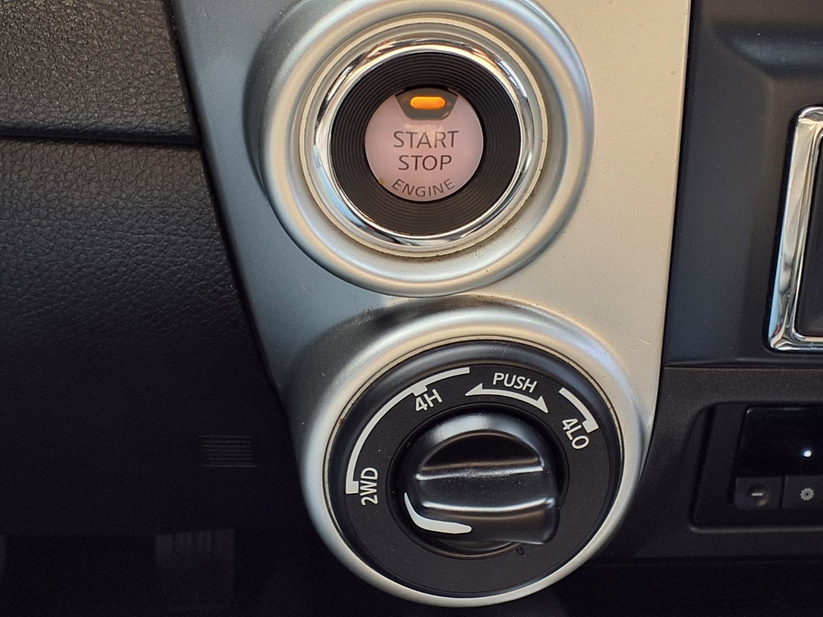 Used 2021 Nissan Titan SV w/ SV Convenience Package image 10