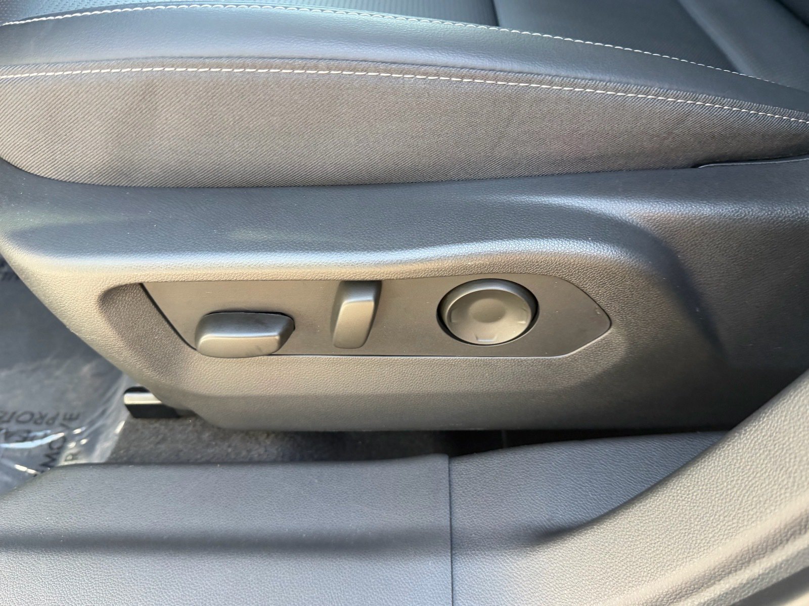 Used 2025 Buick Envision Preferred AWD/4WD image 21