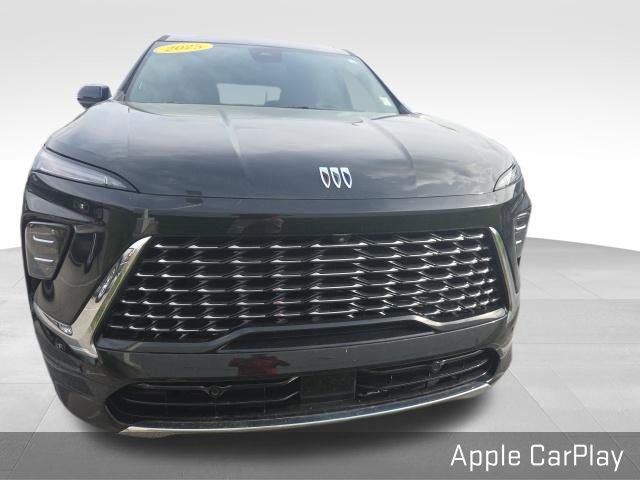 Used 2025 Buick Enclave Avenir image 3