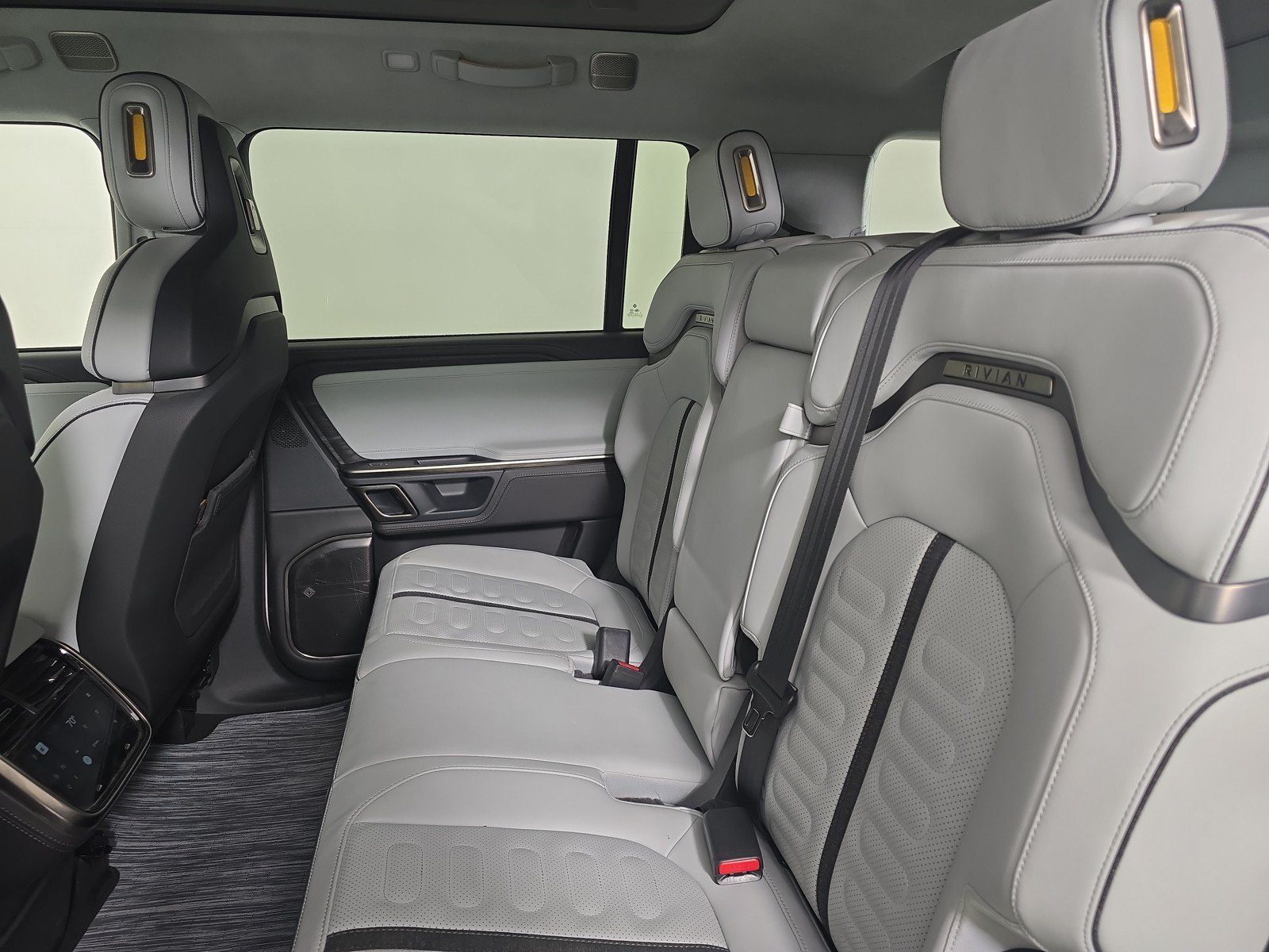 Used 2023 Rivian R1S Adventure AWD/4WD image 21
