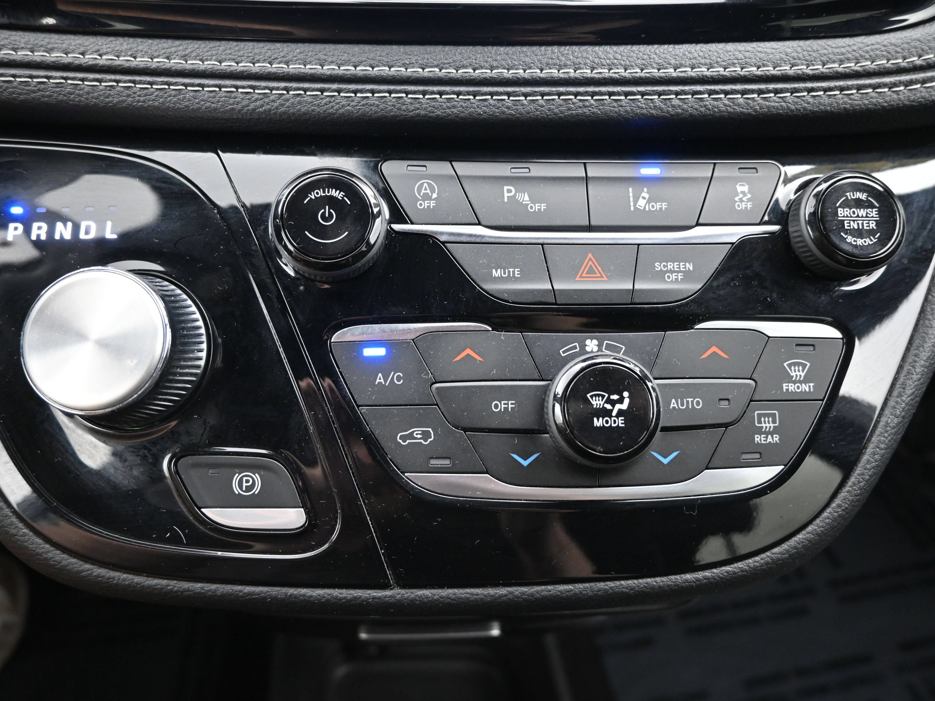 Used 2023 Chrysler Pacifica Touring FWD image 19