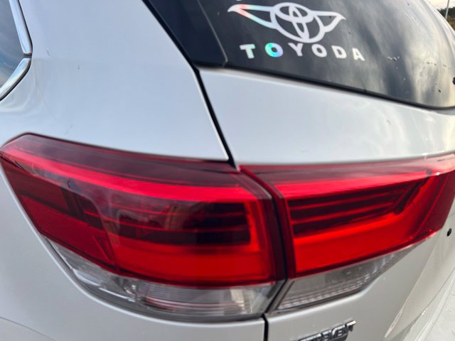 Used 2018 Toyota Highlander Limited Platinum AWD/4WD image 10