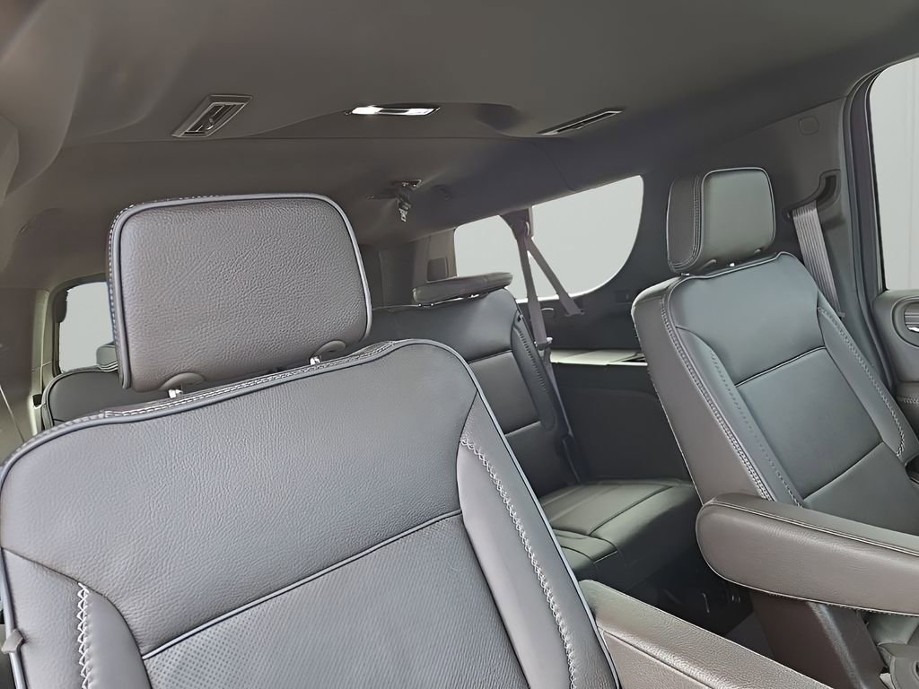 Used 2024 GMC Yukon XL Denali AWD/4WD image 17