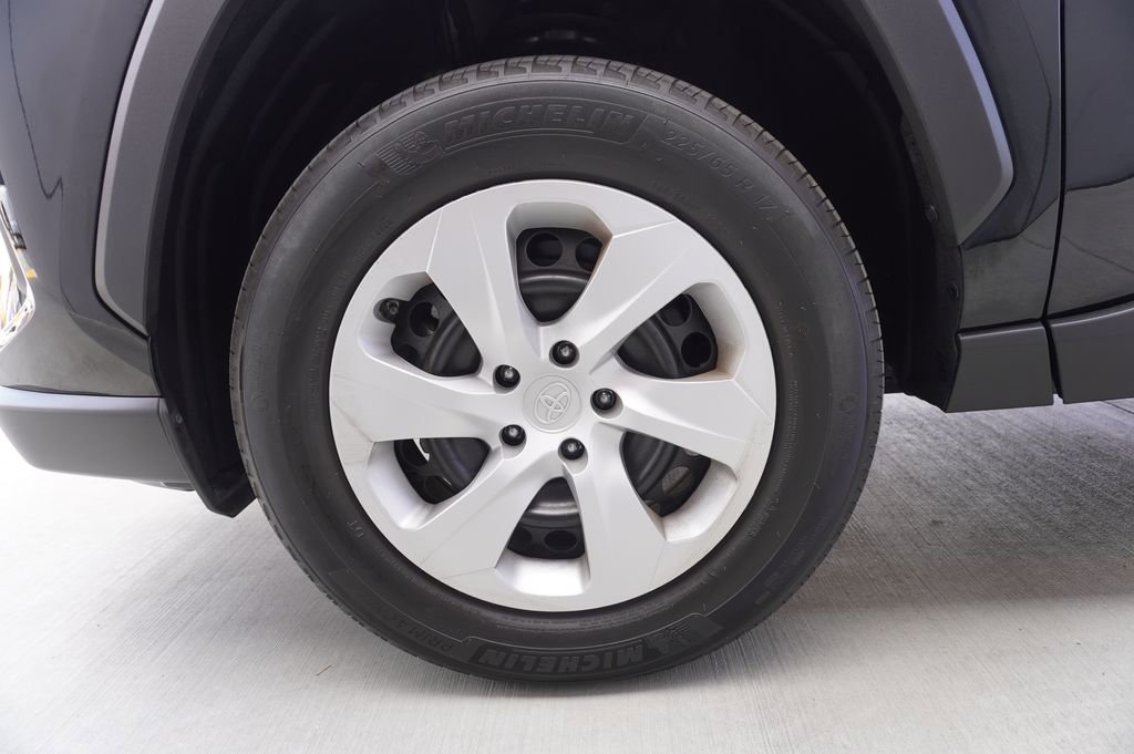 Used 2025 Toyota RAV4 LE image 21