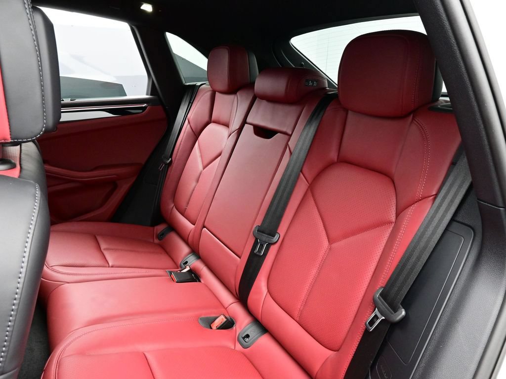 Certified 2026 Porsche Macan AWD/4WD image 14