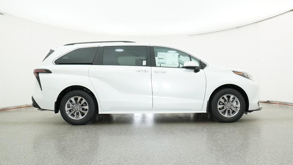 New 2026 Toyota Sienna XLE FWD image 30