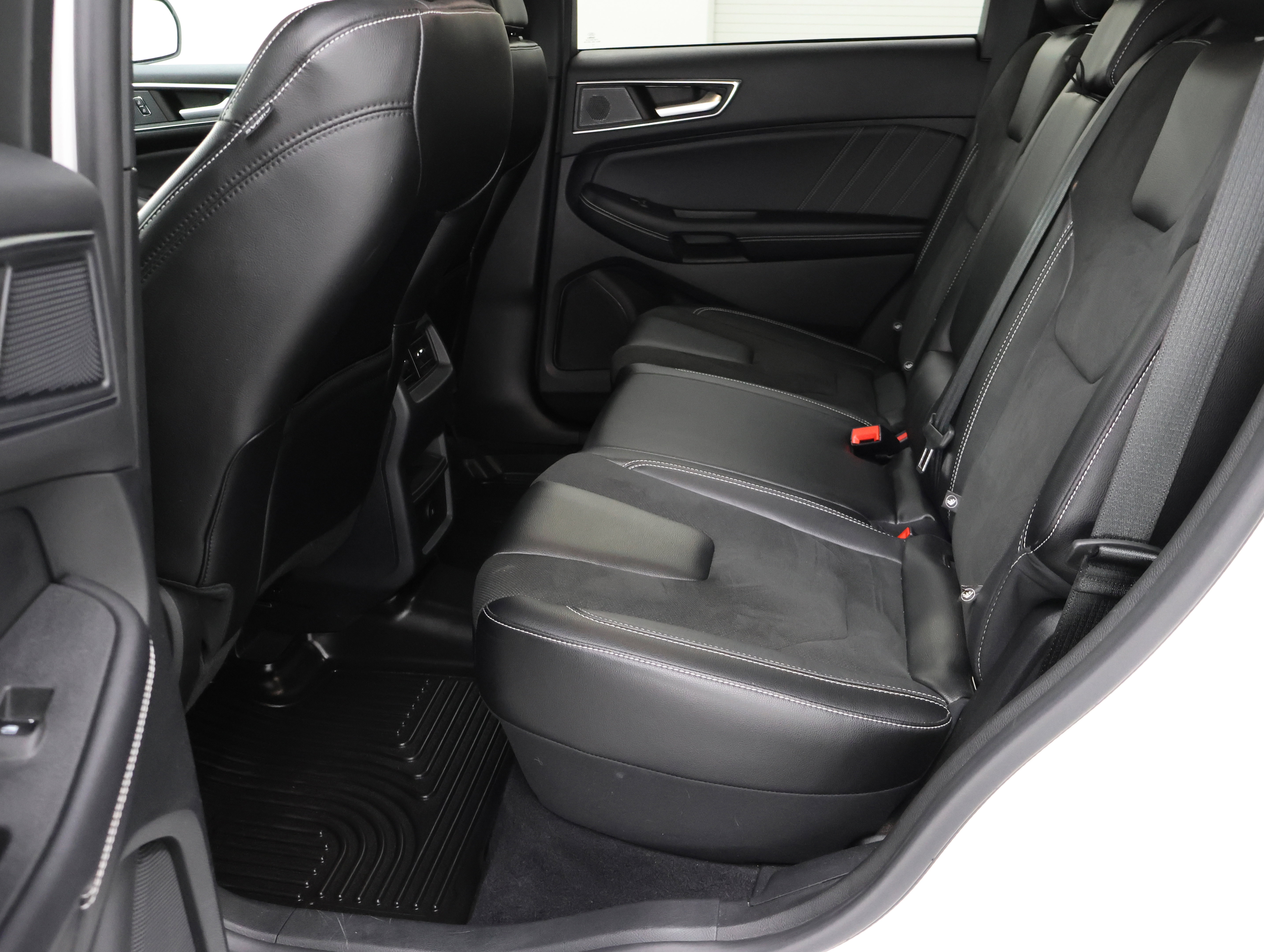 Used 2023 Ford Edge ST image 34