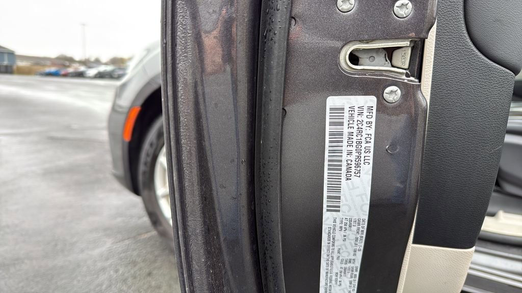 Used 2023 Chrysler Pacifica Touring-L FWD image 37