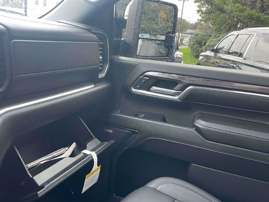 Used 2024 Chevrolet Silverado 3500 LTZ w/ LTZ Convenience Package AWD/4WD image 32