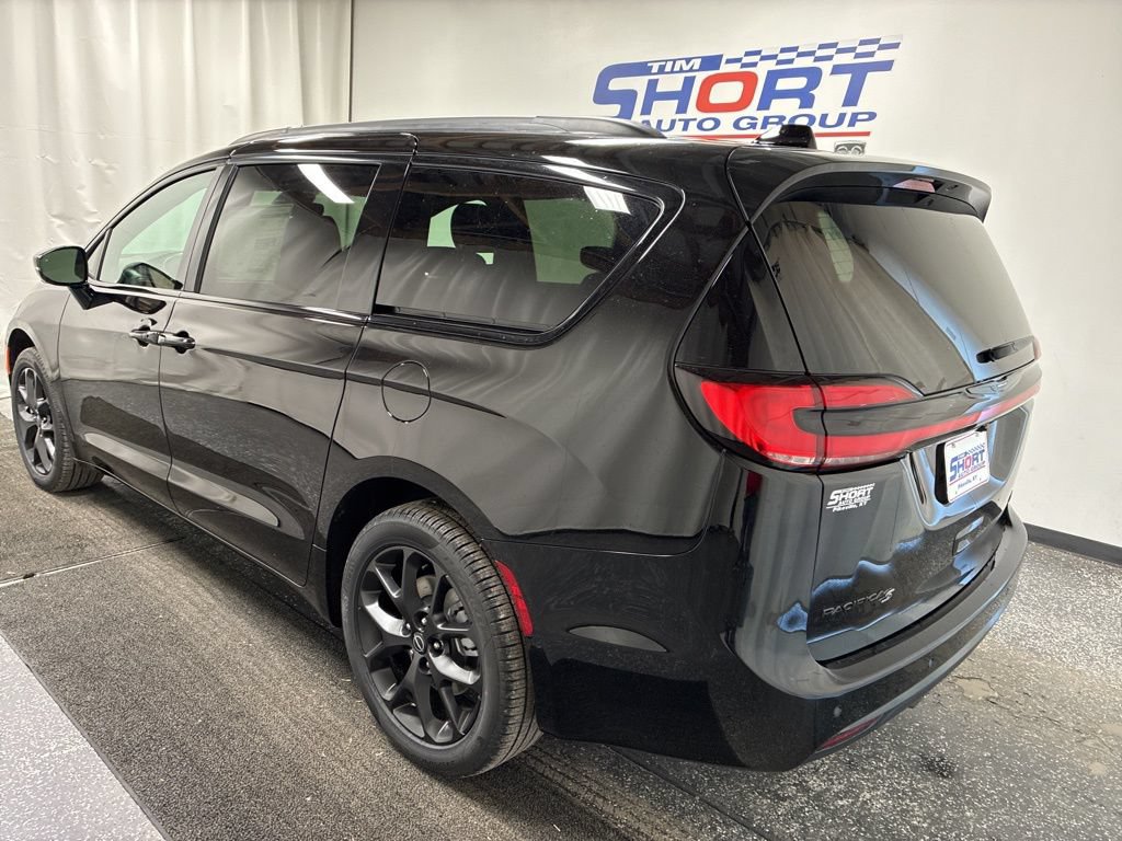 New 2026 Chrysler Pacifica Select w/ S Appearance Package AWD/4WD image 8