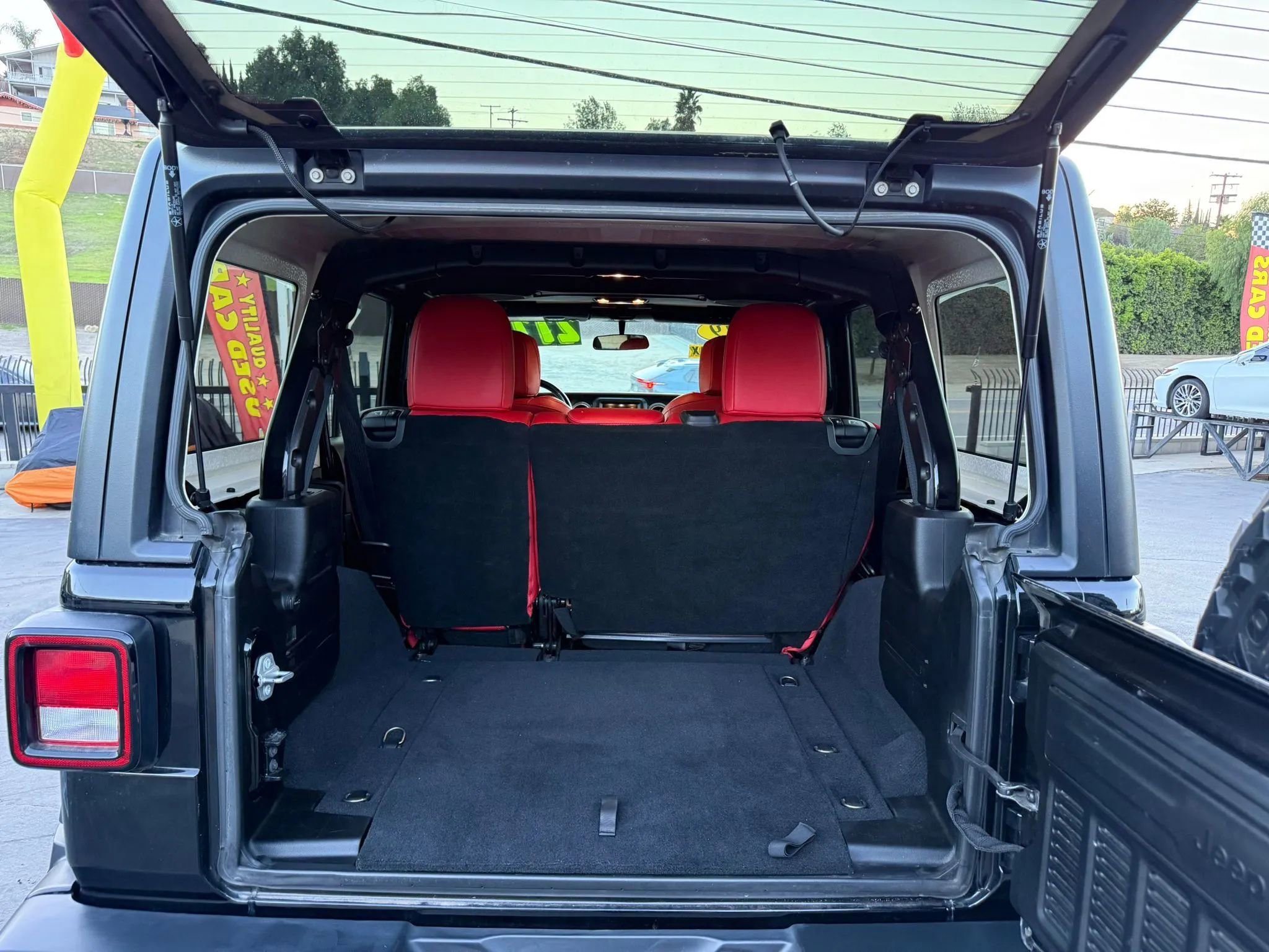 Used 2019 Jeep Wrangler Unlimited Sahara image 23