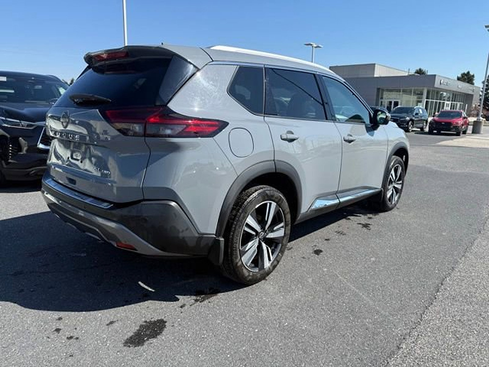 Used 2023 Nissan Rogue SL AWD/4WD image 13