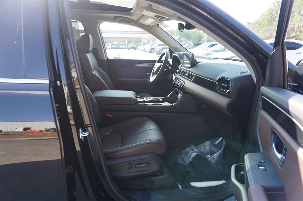 Used 2025 Honda Pilot Elite image 21