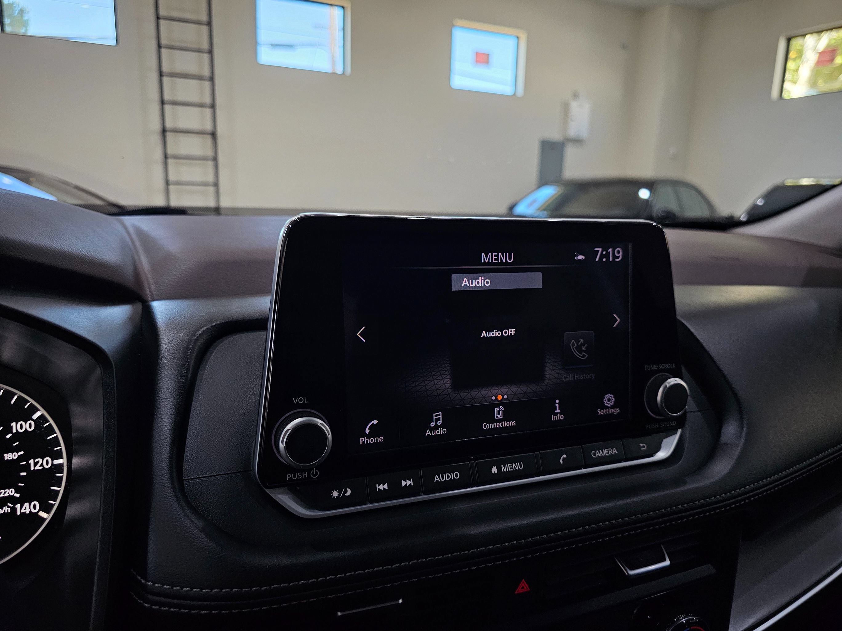 Used 2023 Nissan Rogue SV FWD image 35