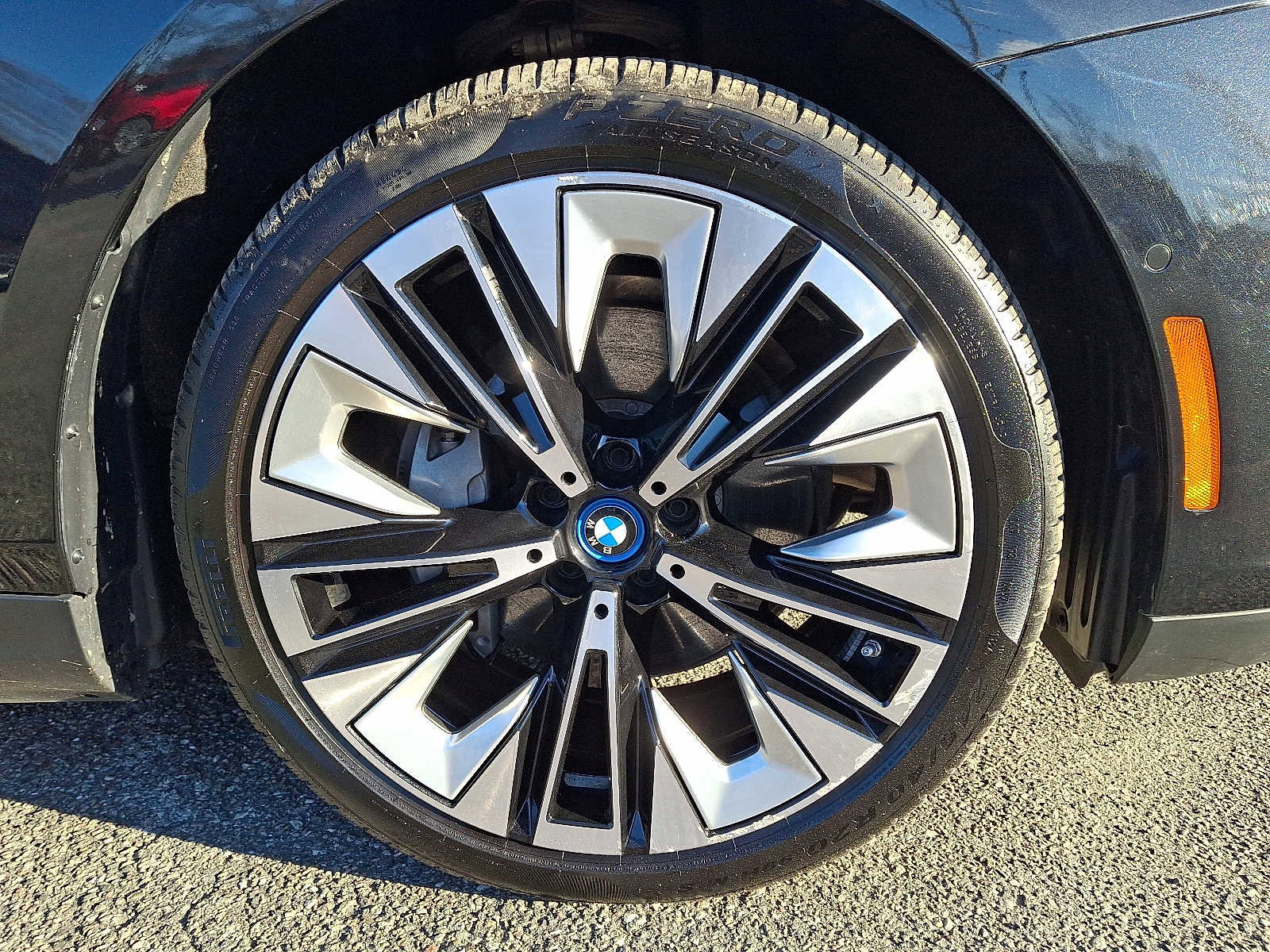 Used 2025 BMW i5 xDrive40 w/ Premium Package image 8