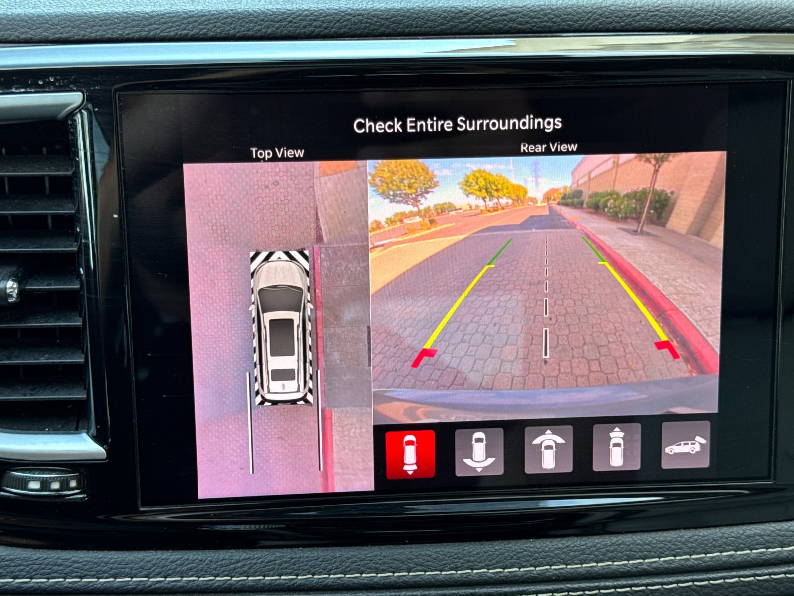 Used 2021 Chrysler Pacifica Limited w/ Premium & Safety Sphere Group AWD/4WD image 23