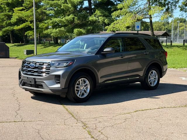 Used 2025 Ford Explorer Active AWD/4WD image 22