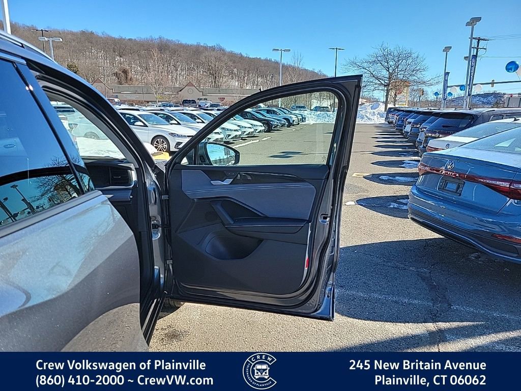 New 2026 Volkswagen Tiguan SE image 40