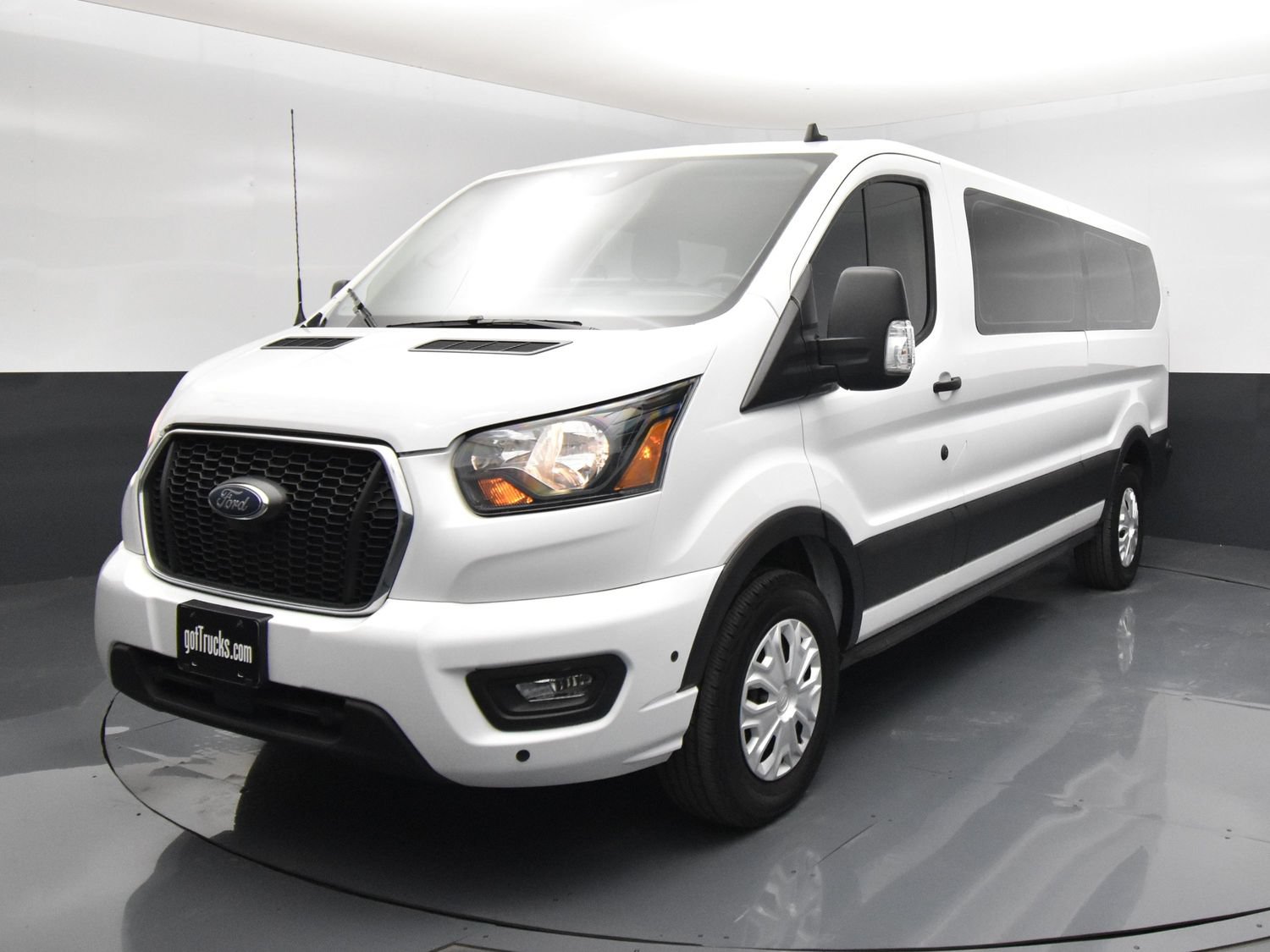 Used 2024 Ford Transit 350 XLT RWD image 2