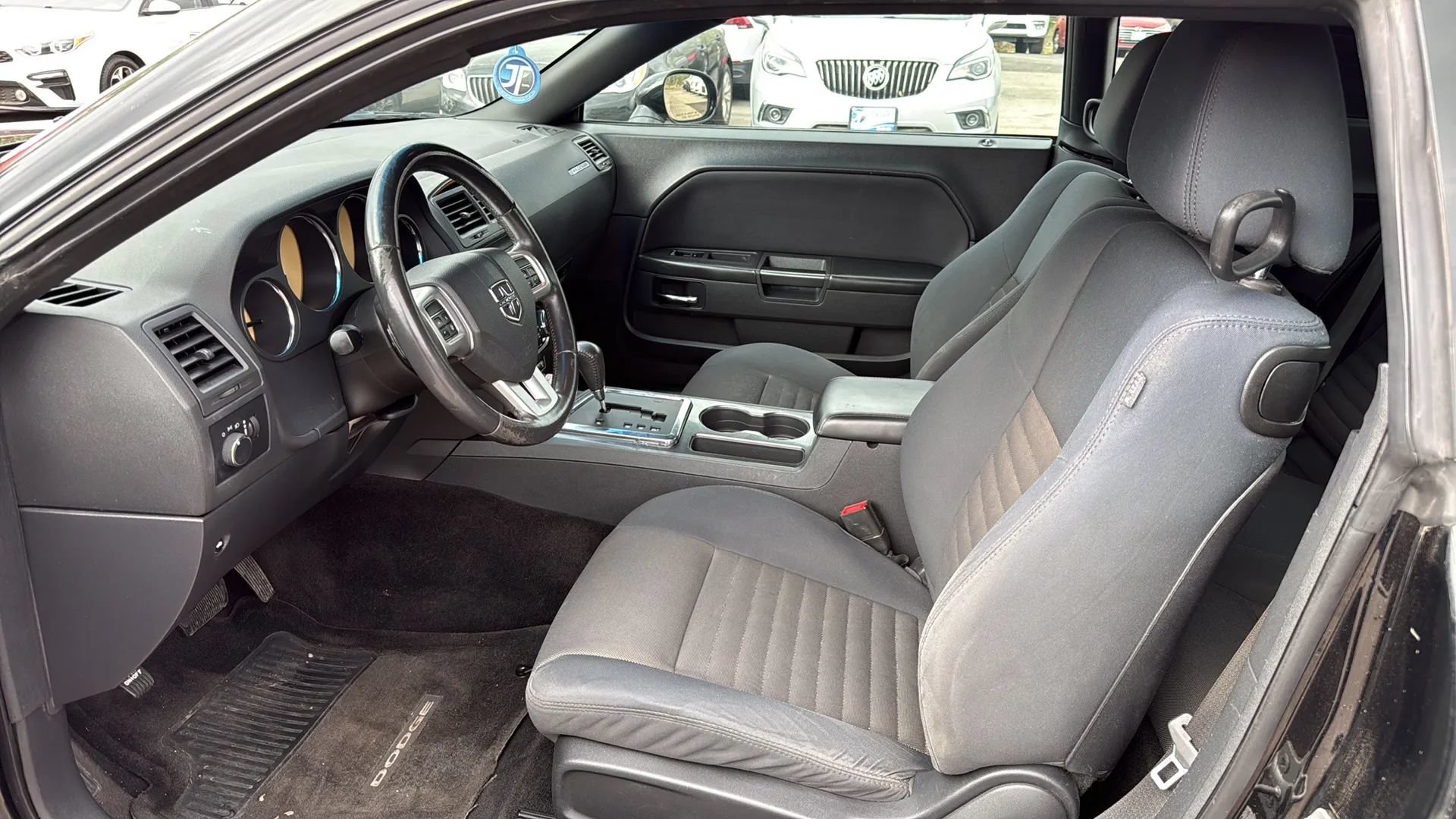 Used 2014 Dodge Challenger SXT RWD image 2