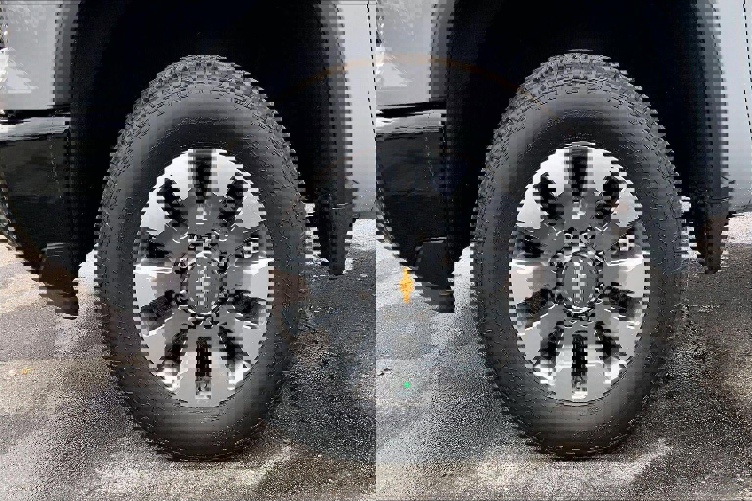 Used 2025 Chevrolet Silverado 2500 Custom w/ Custom Value Package image 9