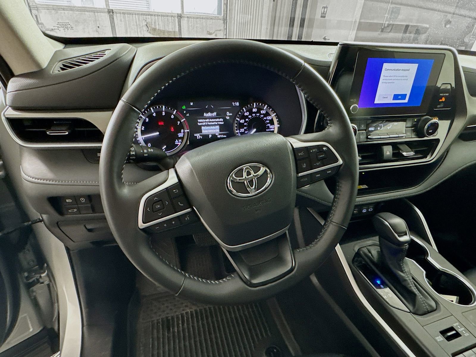 Certified 2024 Toyota Highlander XLE image 9
