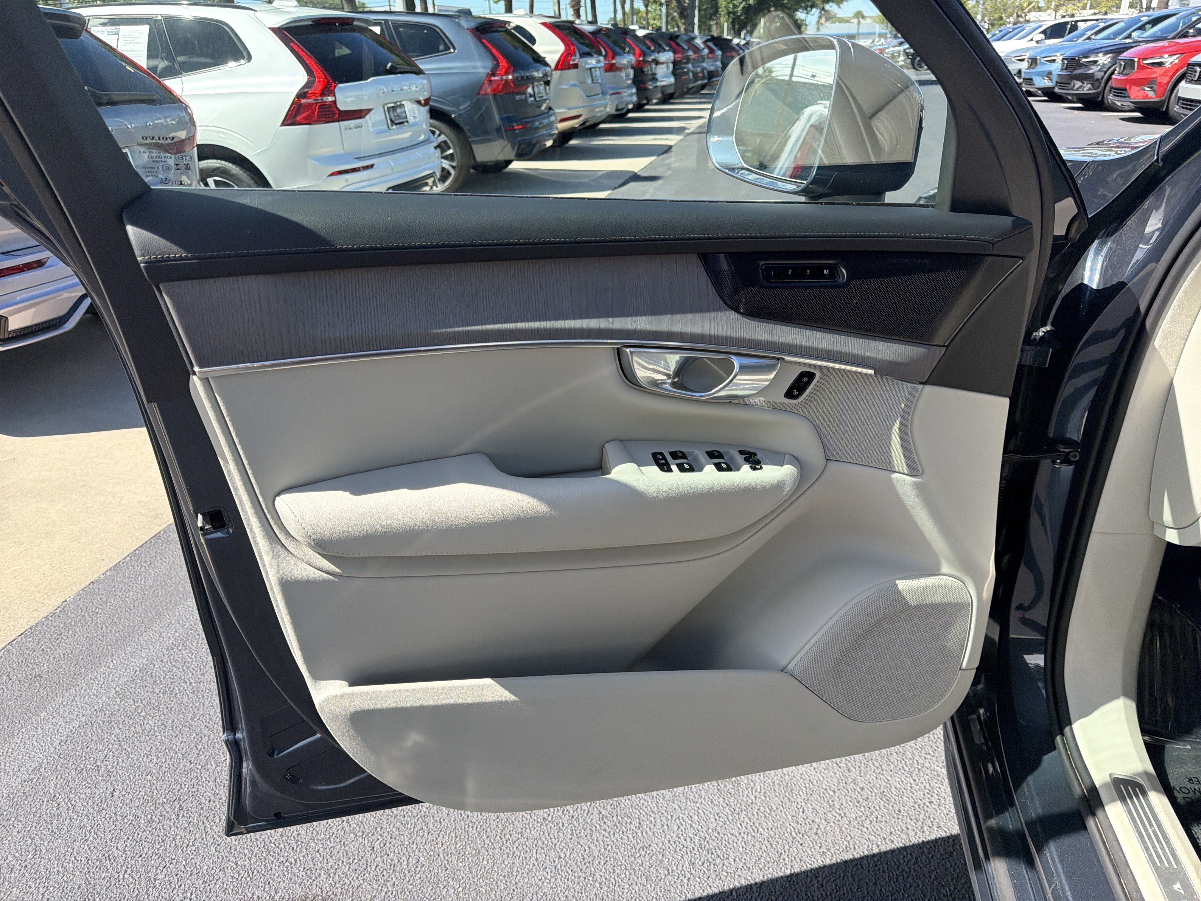 Certified 2026 Volvo XC90 B6 Ultra AWD/4WD image 14