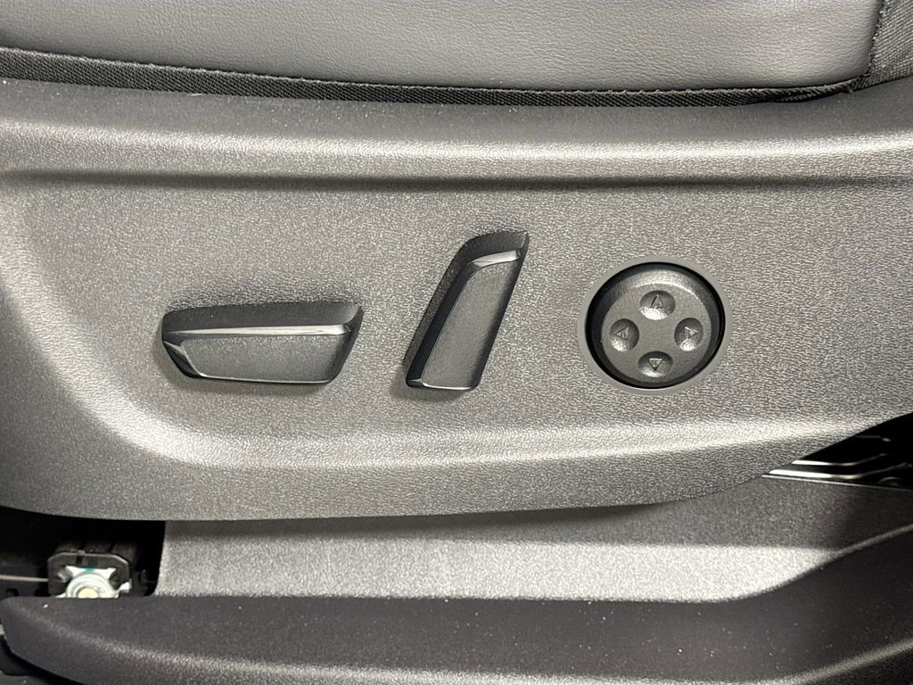 Used 2023 Nissan Ariya AWD image 16