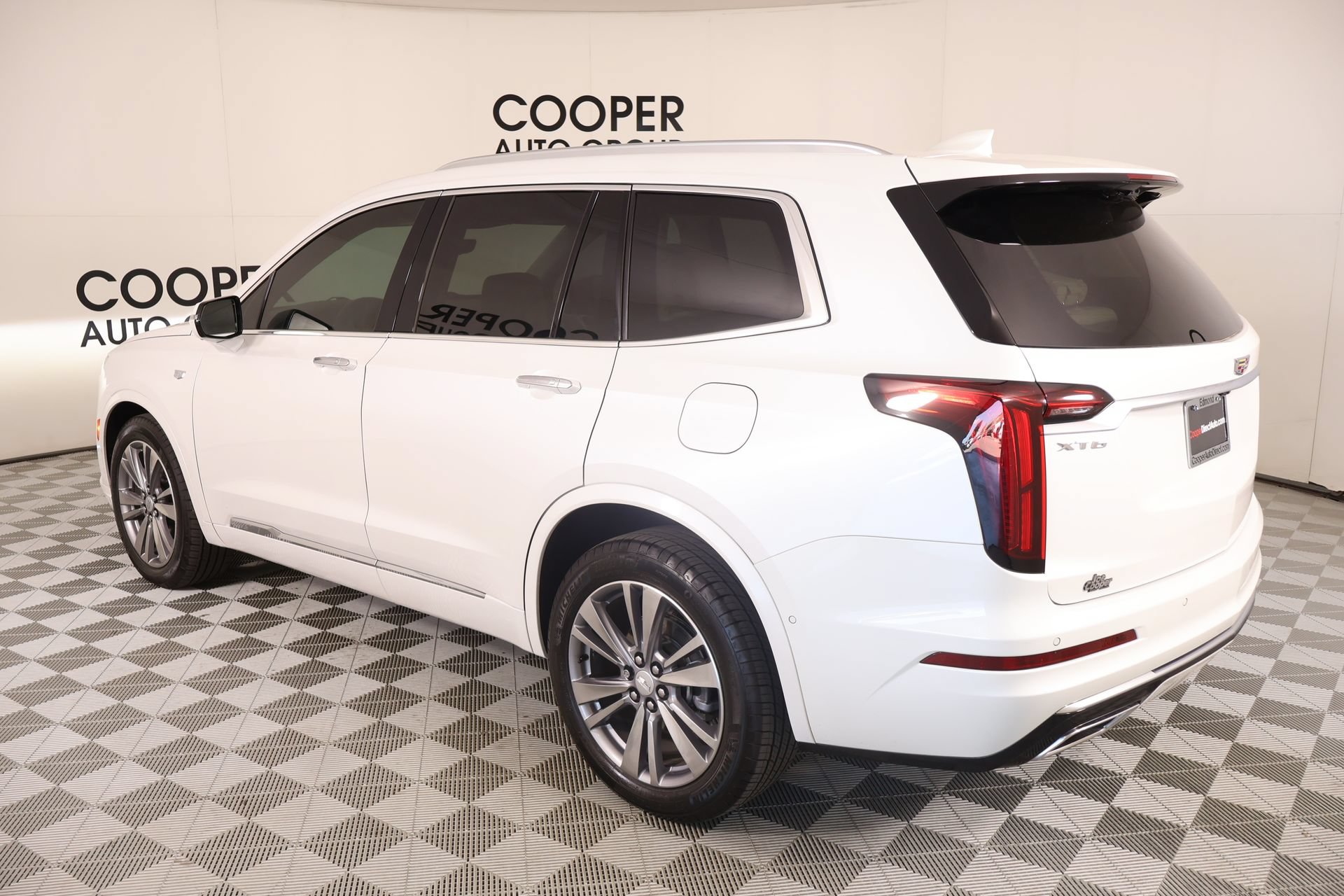 Used 2025 Cadillac XT6 Premium Luxury w/ Technology Package FWD image 25