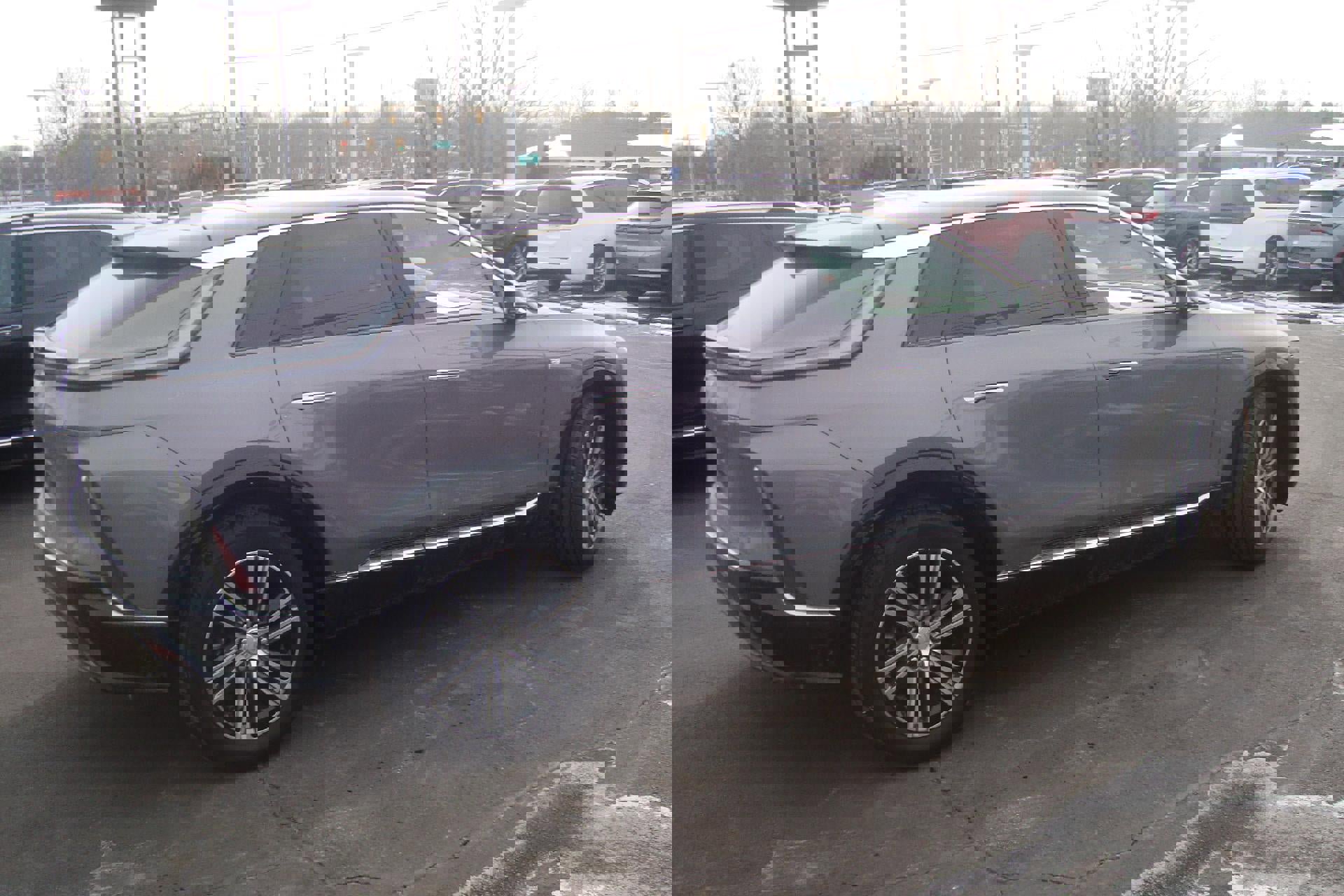 Used 2024 Cadillac Lyriq Luxury image 4