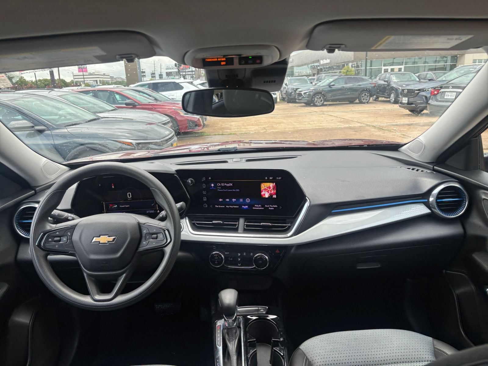 Used 2025 Chevrolet Trax LT FWD image 32