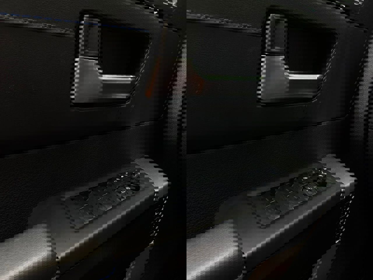 Used 2025 Toyota Sequoia Platinum AWD/4WD image 28