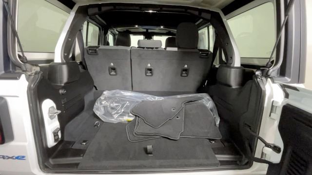 Used 2024 Jeep Wrangler Unlimited w/ Convenience Group AWD/4WD image 15