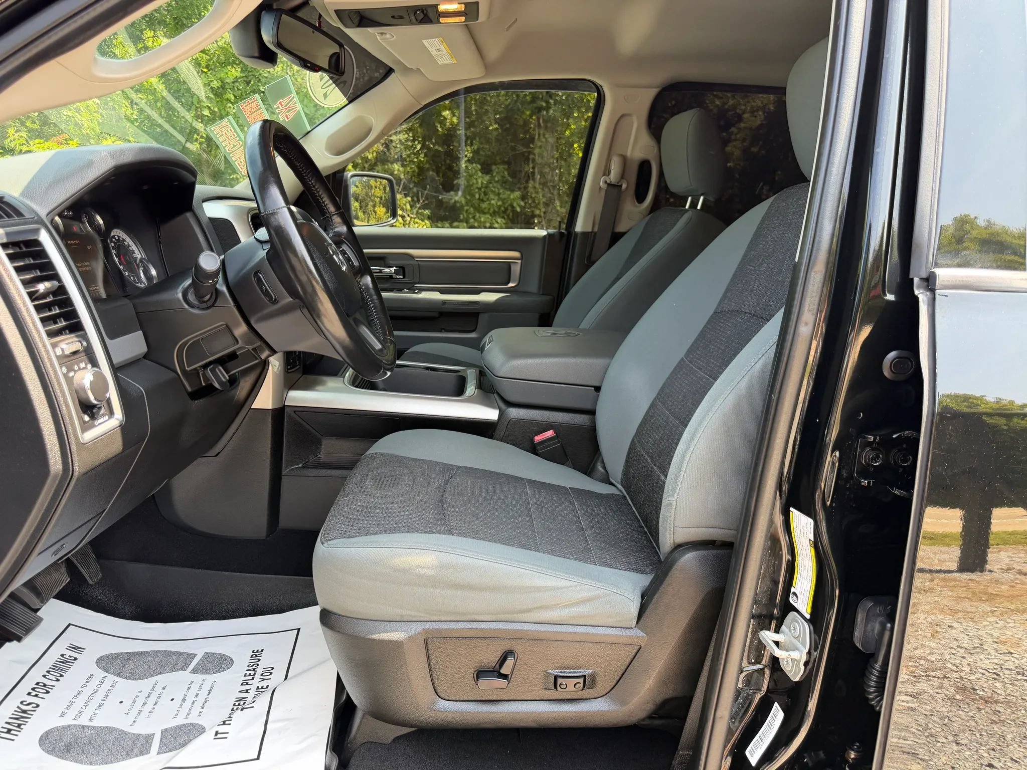 Used 2020 RAM 1500 Classic SLT w/ Luxury Group AWD/4WD image 19