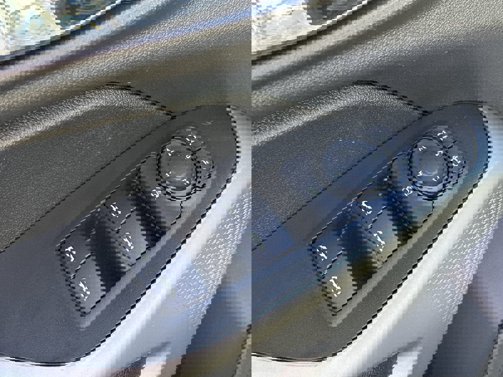 Certified 2024 Chevrolet Trax RS w/ Driver Confidence Package image 15