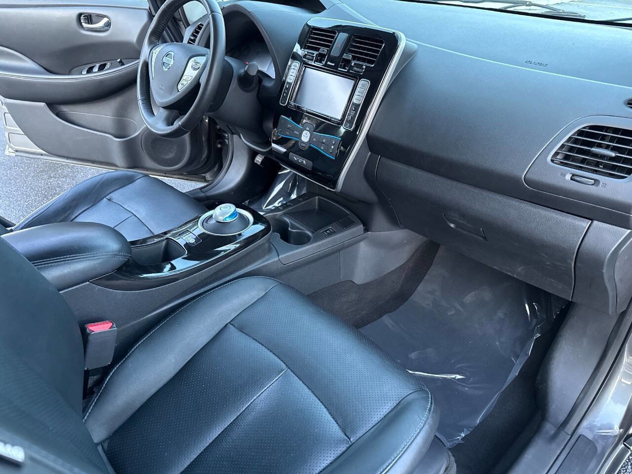 Used 2016 Nissan Leaf SL w/ Premium Package image 16