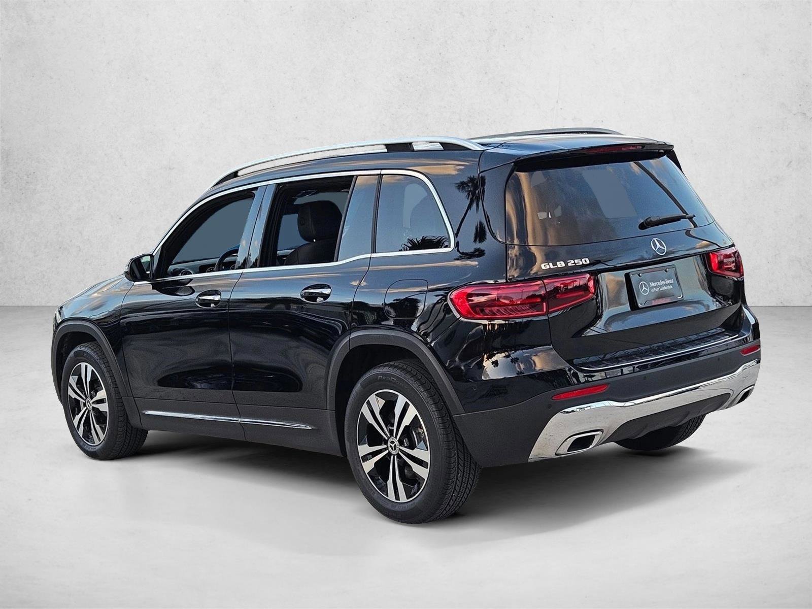 Used 2025 Mercedes-Benz GLB 250 image 8