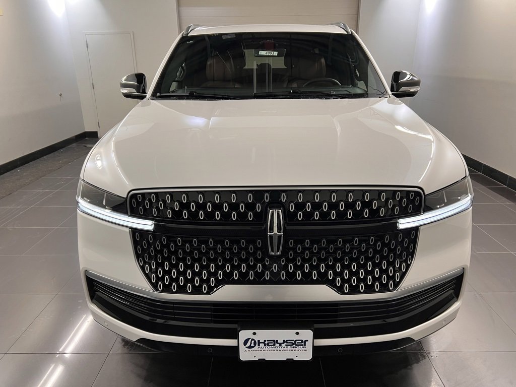 New 2026 Lincoln Navigator L Reserve image 2