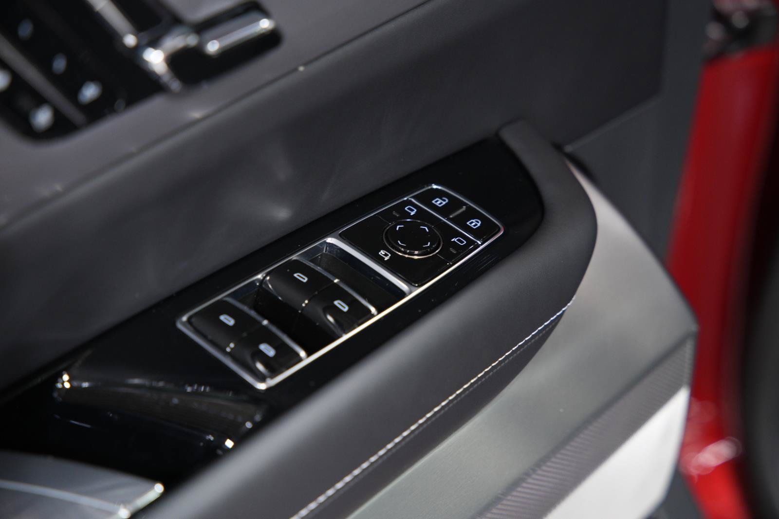 Used 2026 Cadillac Vistiq Platinum w/ LPO, Floor Liner Package AWD/4WD image 44