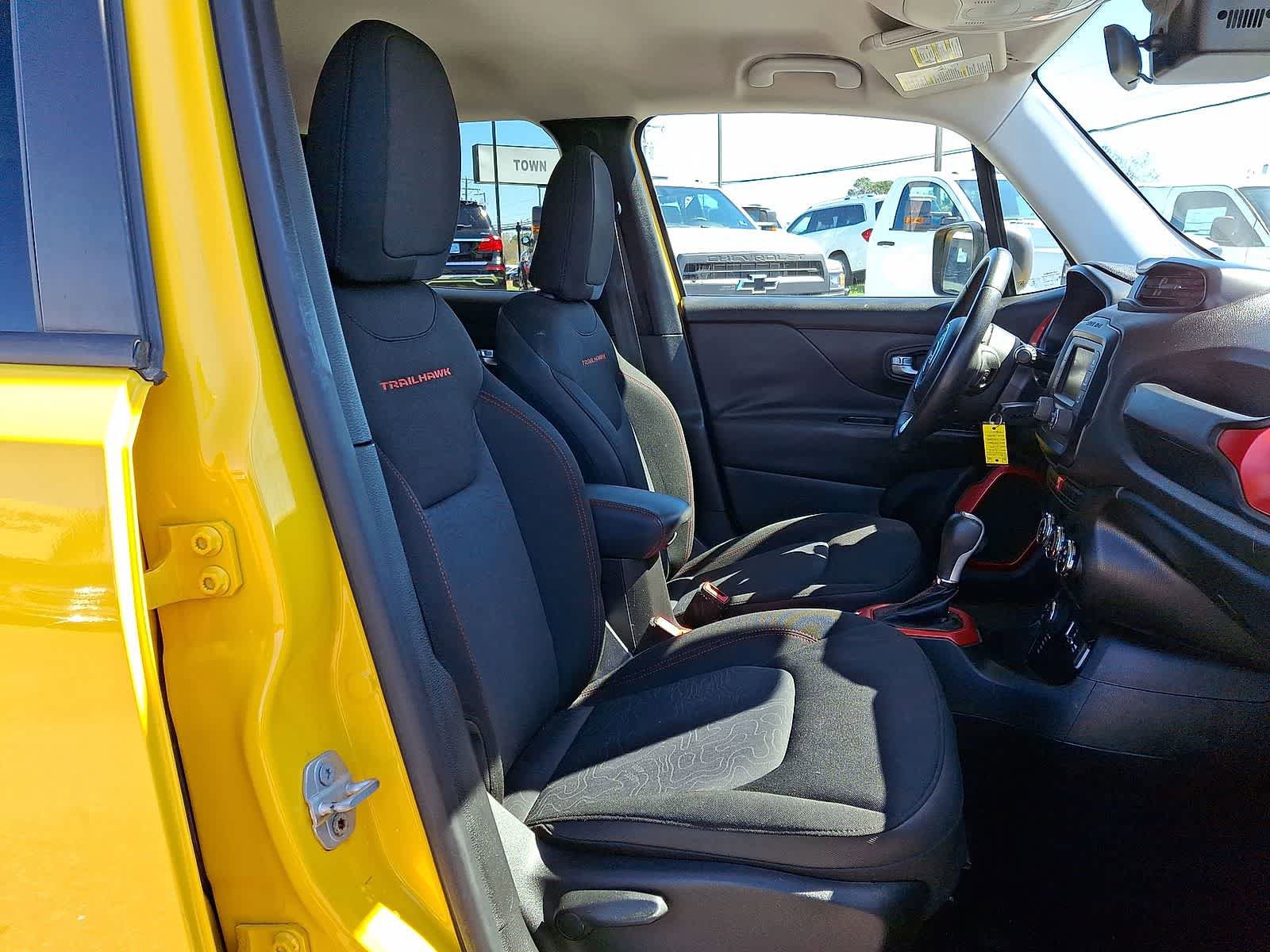 Used 2015 Jeep Renegade Trailhawk image 30