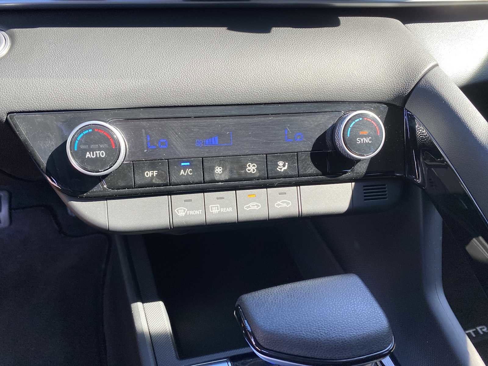 Certified 2025 Hyundai Elantra Blue image 18