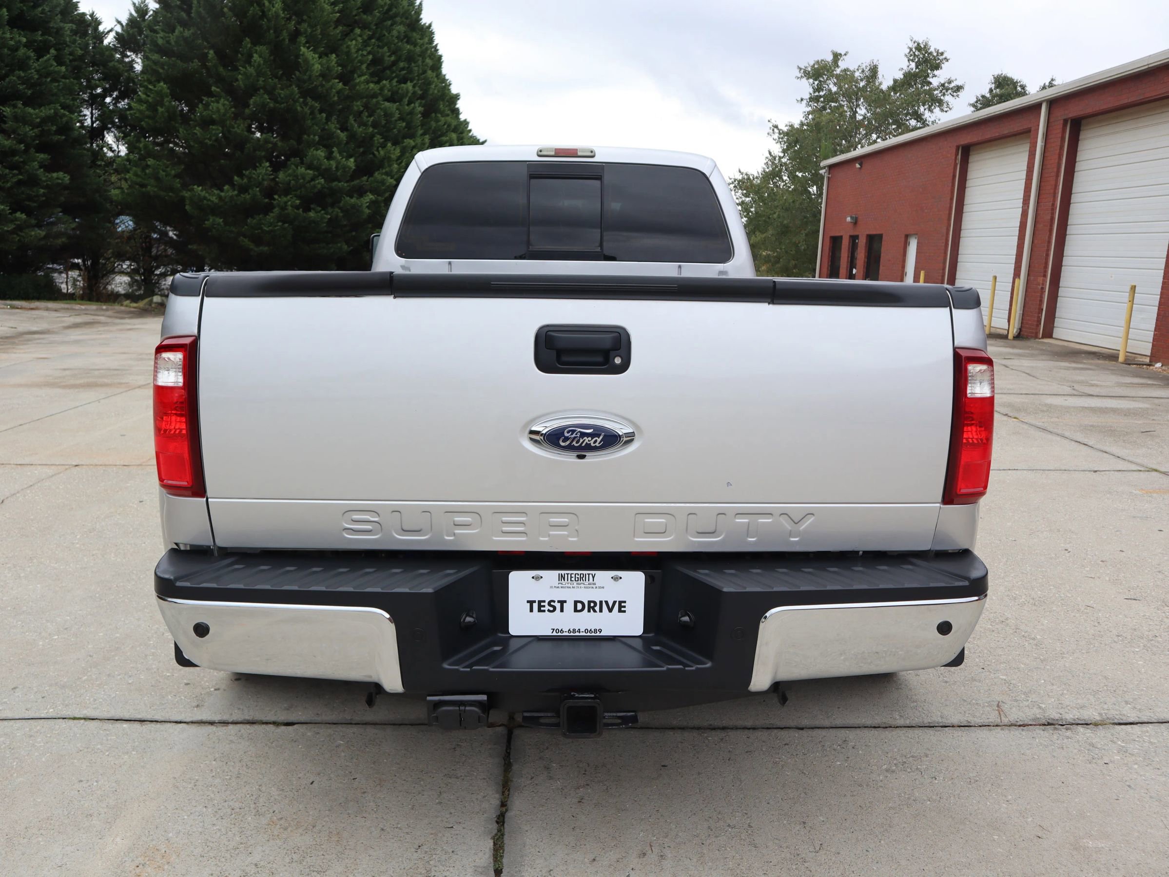 Used 2015 Ford F350 Lariat w/ Lariat Interior Package image 4
