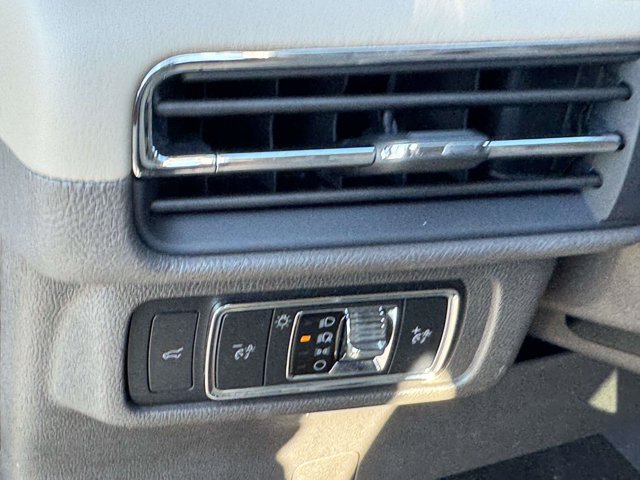 Used 2022 Lincoln Corsair AWD w/ Equipment Group 101A image 17