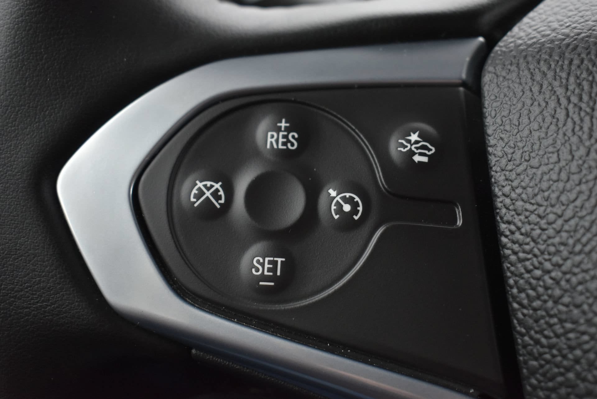 Used 2023 Chevrolet Traverse LT FWD image 20