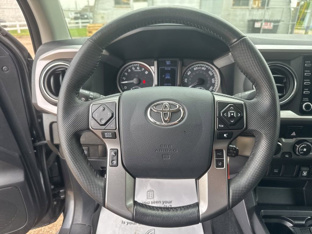 Used 2020 Toyota Tacoma SR5 w/ Blackout Package AWD/4WD image 13