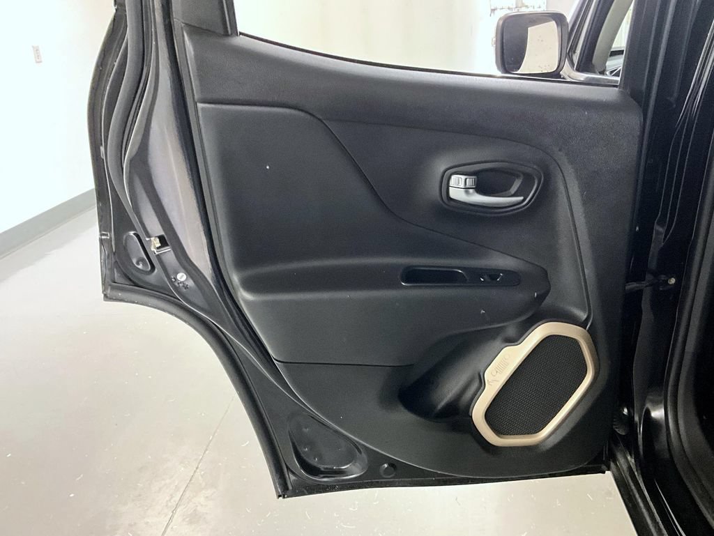 Used 2017 Jeep Renegade Limited AWD/4WD image 20