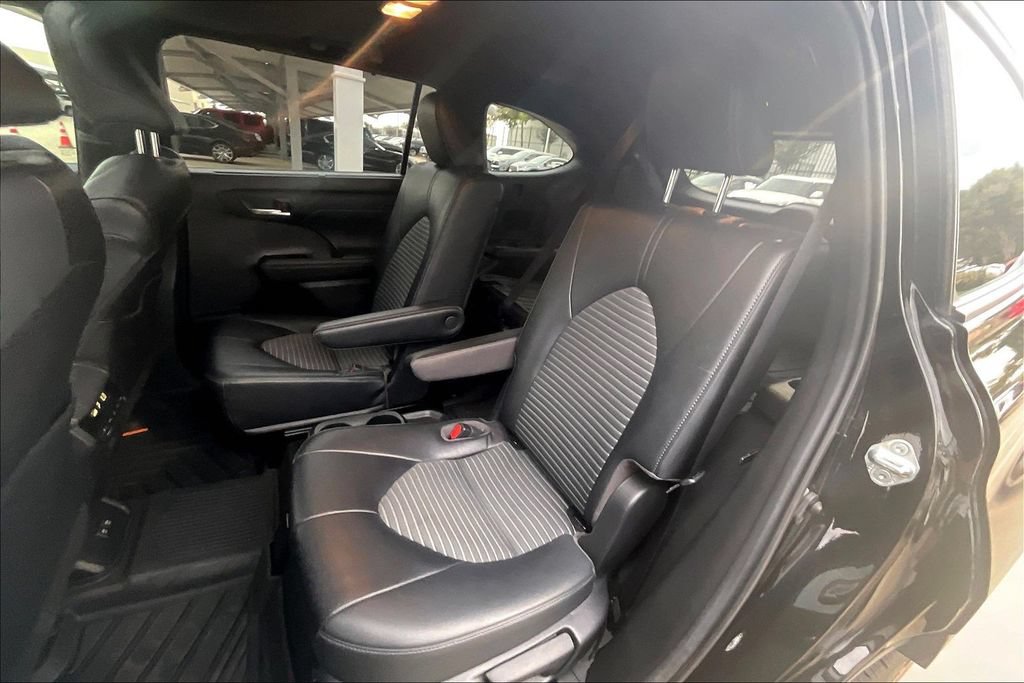 Used 2021 Toyota Highlander XSE FWD image 27