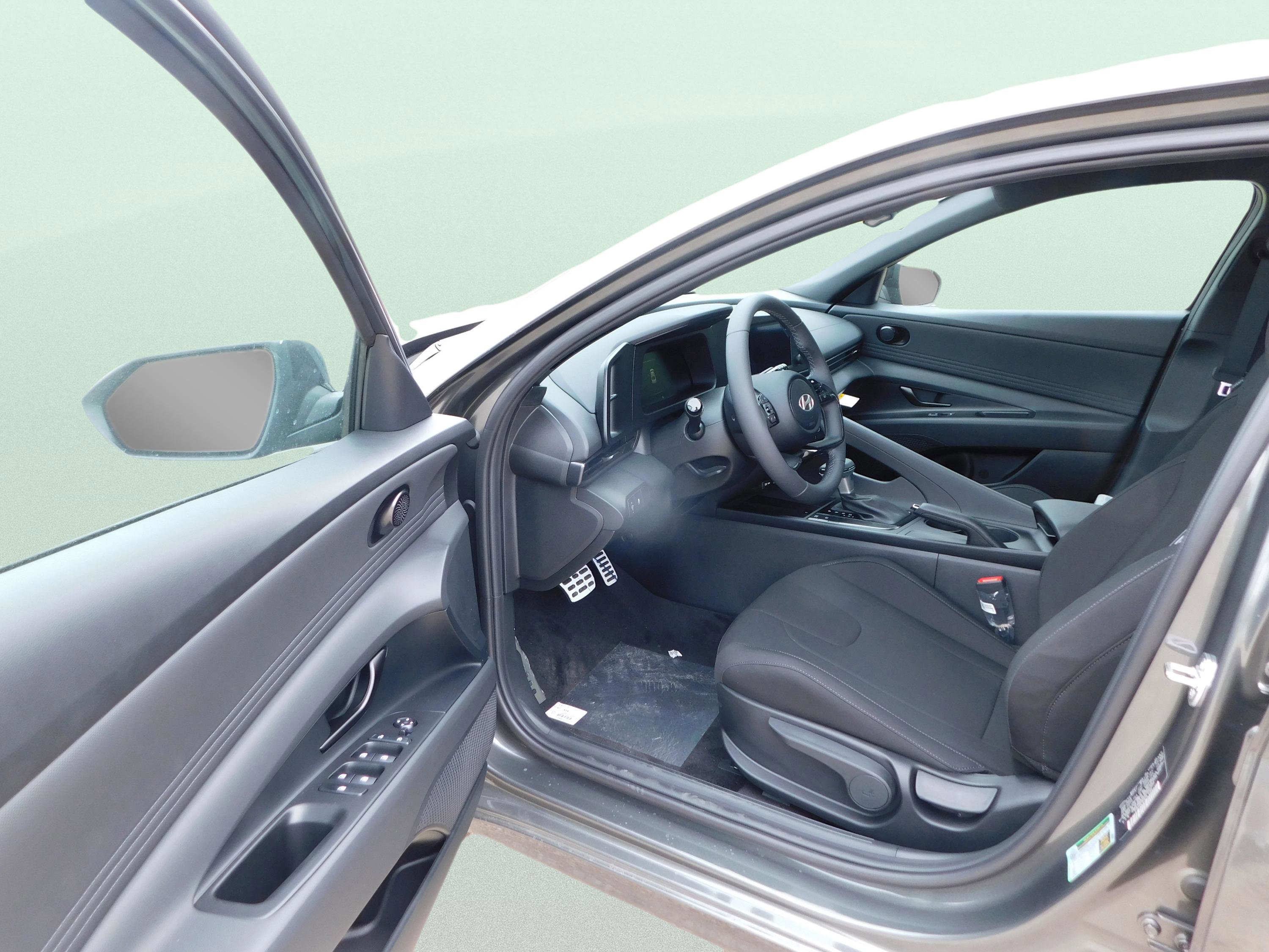 Certified 2025 Hyundai Elantra Sport image 11