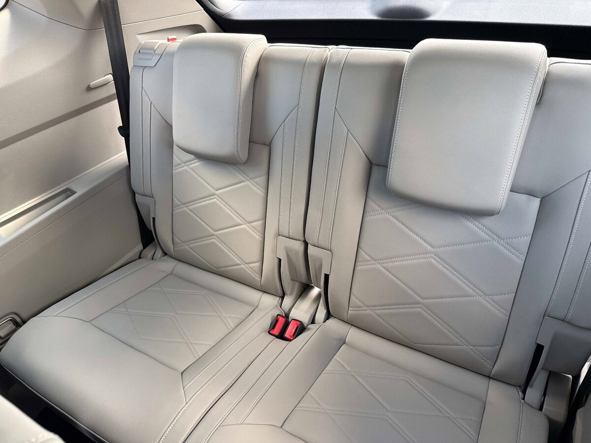 Used 2024 Volkswagen Atlas SE FWD image 12